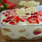 Tiramisu mit Erdbeeren und weißer Schokolade