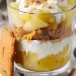 Trifle mit Apfel und Spekulatiusbrösel: Ein Leckerbissen zum Genießen