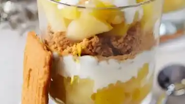 Trifle mit Apfel und Spekulatiusbrösel: Ein Leckerbissen zum Genießen