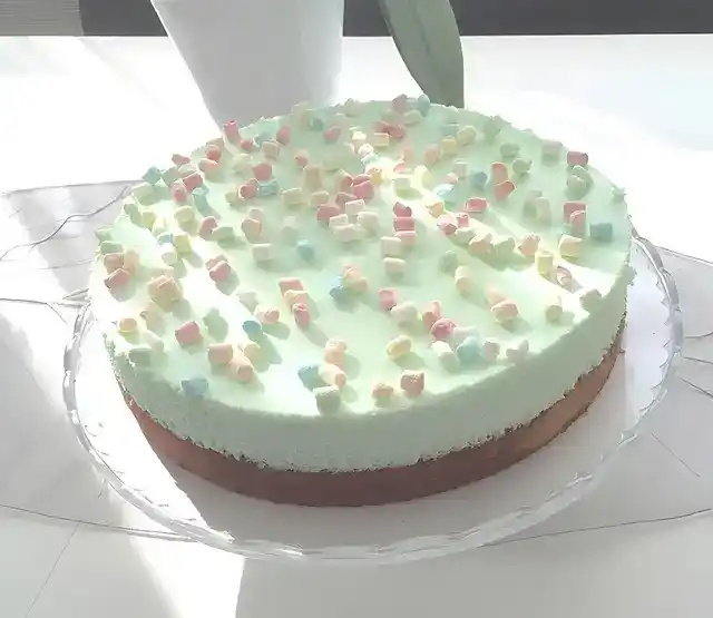 Erfrischende Waldmeister Philadelphia Torte