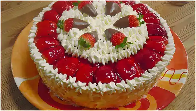Windbeuteltorte mit Erdbeersahne