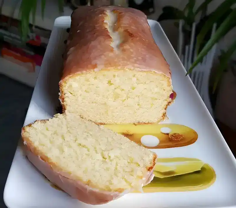 Zitronenkuchen mit Zuckerguss
