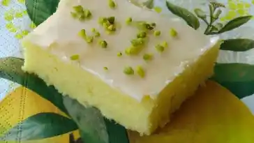 Zitronenkuchen mit erfrischender Glasur