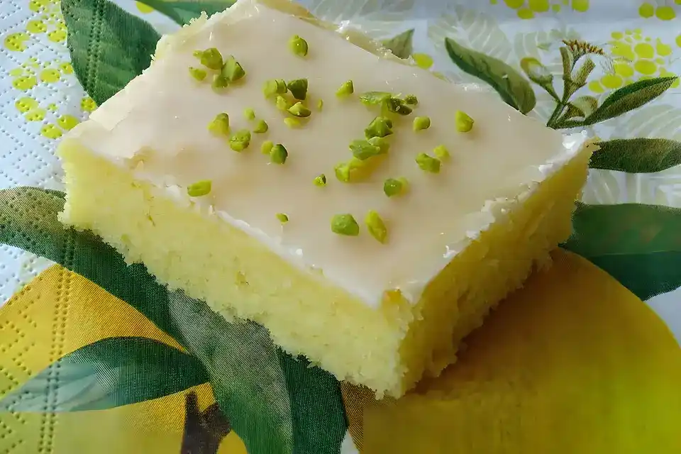 Zitronenkuchen mit erfrischender Glasur