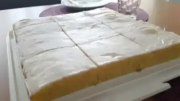 Saftig-leckerer Zitronenkuchen mit Zitronenglasur