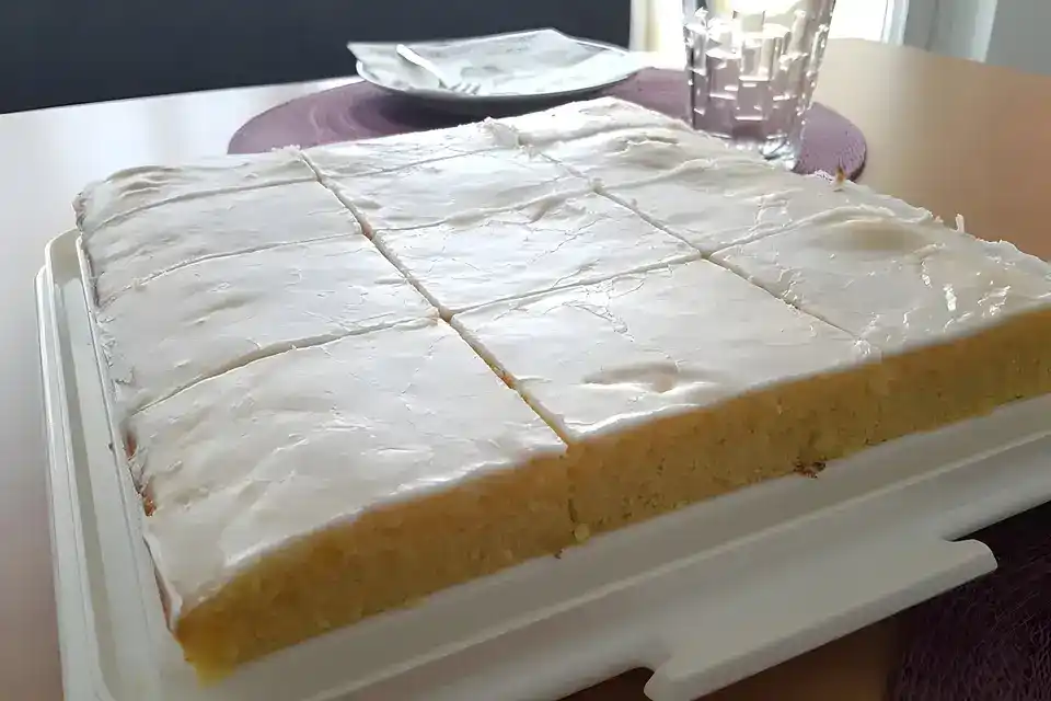 Saftig-leckerer Zitronenkuchen mit Zitronenglasur