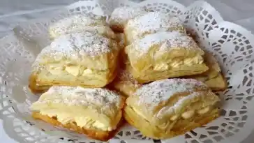 Blätterteigstrudel mit Schinken und Käse