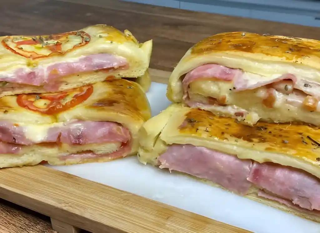 Blätterteigstrudel mit Schinken und Käse