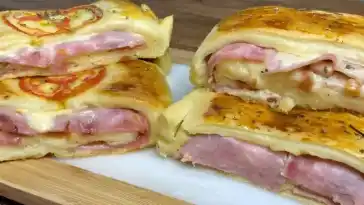 Blätterteigstrudel mit Schinken und Käse