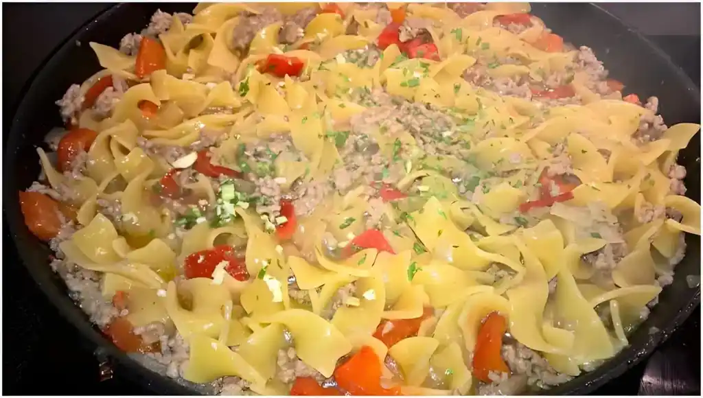 Ein Kochabenteuer in einem Topf: Hackfleisch-Nudel-Pfanne