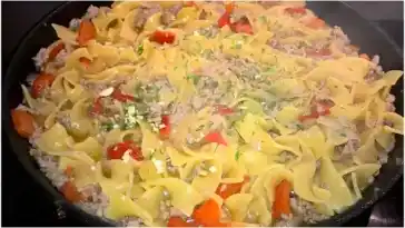 Ein Kochabenteuer in einem Topf: Hackfleisch-Nudel-Pfanne