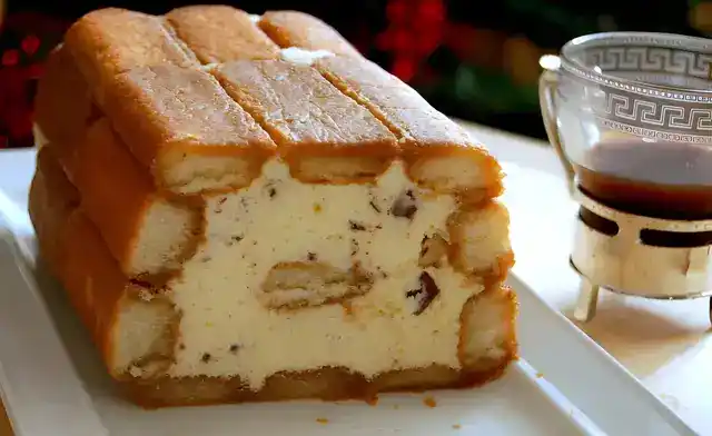 Gefrorener Tiramisu-Kuchen