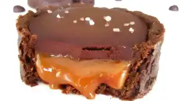 Karamell-Schokoladen-Törtchen mit gesalzener Butter
