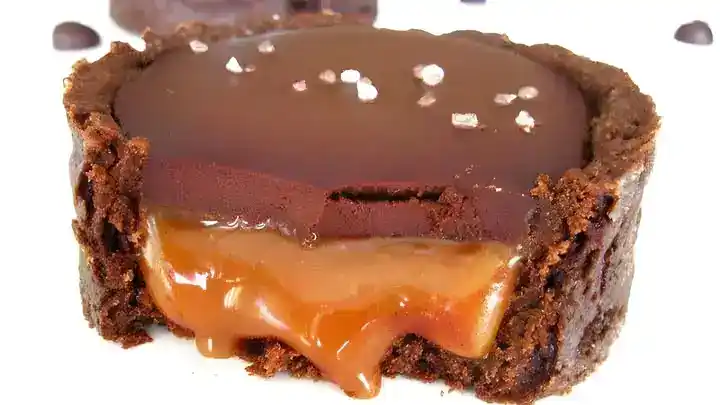 Karamell-Schokoladen-Törtchen mit gesalzener Butter