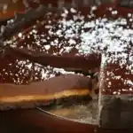 Karamell-Tarte mit Schokolade und gesalzener Butter