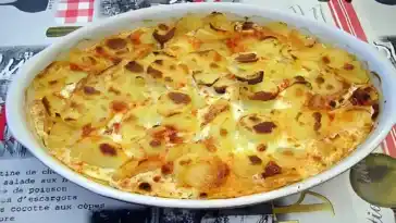 Kartoffel-, Chorizo-, Tomaten- und Bechamelgratin