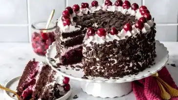 Klassischer Schwarzwälder Kuchen