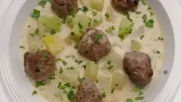 Kohlrabieintopf mit Kartoffeln und Rinderhackklößchen