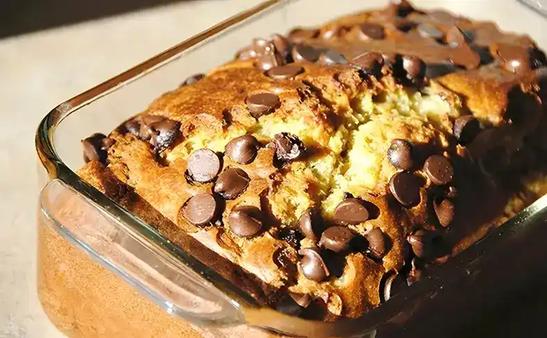 Leichter Bananenkuchen mit Schokoladensplittern