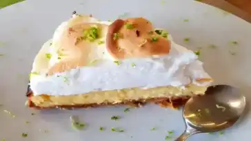 Limetten-Baiser-Kuchen