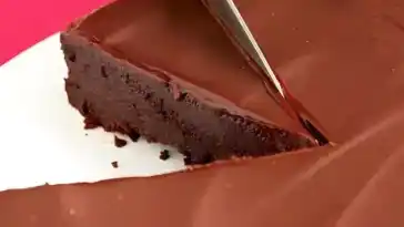 Mehlloser Schokoladenfondant mit Schokoladenglasur