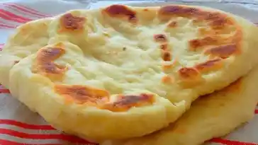 Mit Käse gefüllter schneller Langosch – Ein Genuss in nur 10 Minuten