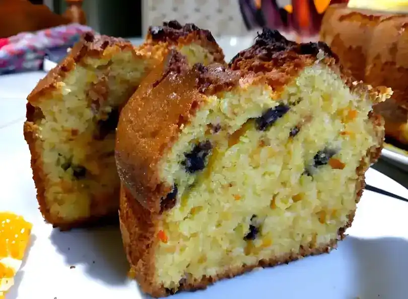 Orangenkuchen und Rosinen