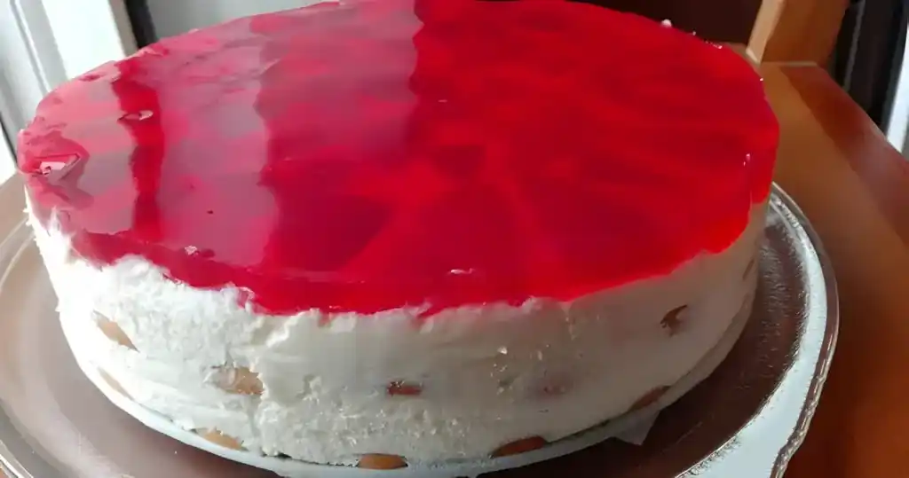 Quark-Pudding-Torte mit Erdbeeren und Tortenguss ohne Backen