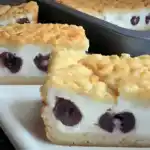 Raspelkuchen mit Joghurt-Kirsch-Füllung