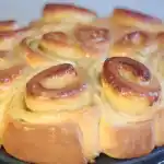 Rosenkuchen mit Vanillecreme