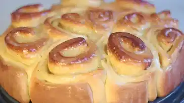 Rosenkuchen mit Vanillecreme