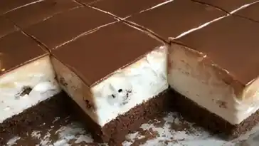 Diese Schoko-Creme-Schnitten klingen himmlisch!