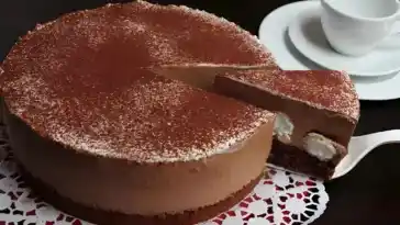 Schoko-Mousse-Windbeutel-Torte