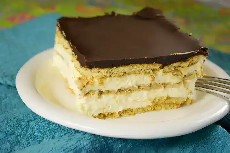 Schokoladen-Eclair-Kuchen