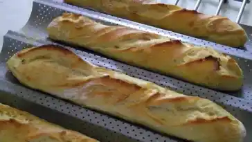 Selbstgemachte Baguettes ohne Maschine oder Roboter