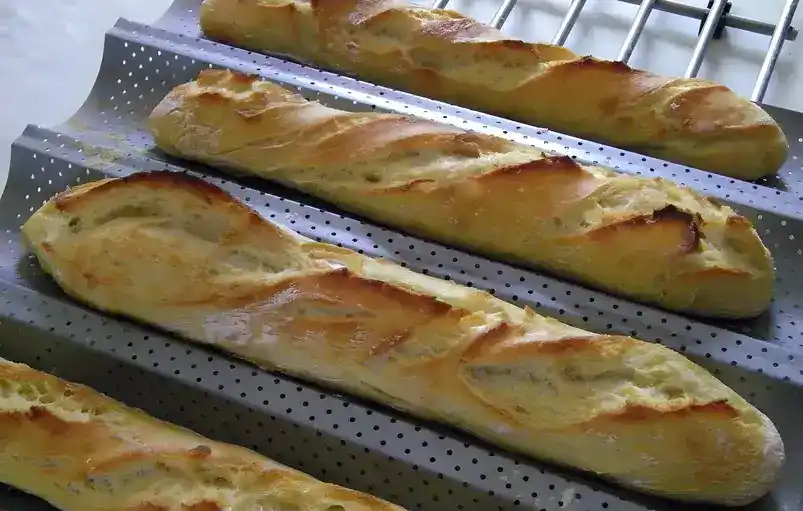 Selbstgemachte Baguettes ohne Maschine oder Roboter