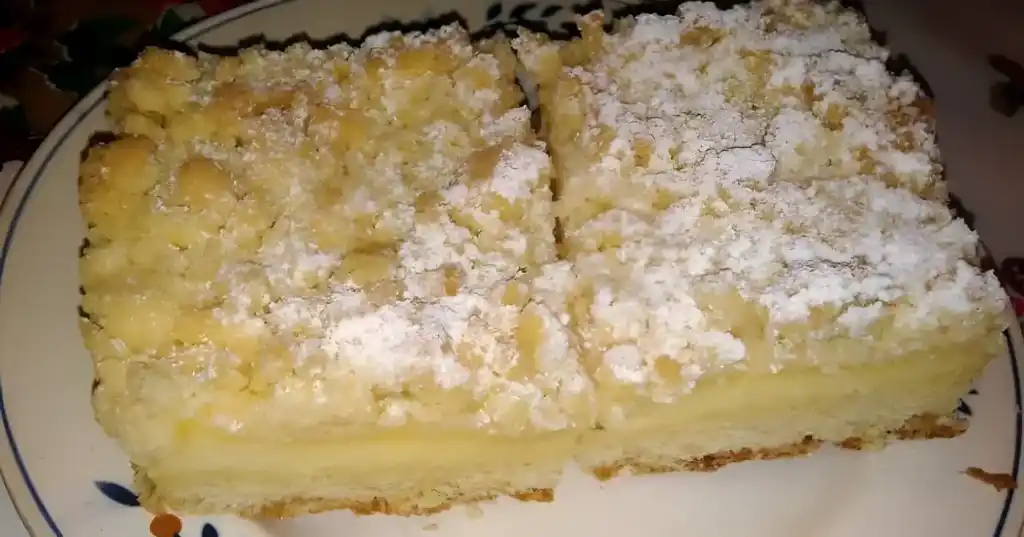 Streuselkuchen mit Pudding gefüllt