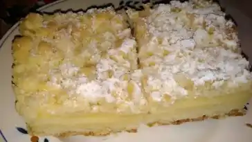 Streuselkuchen mit Pudding gefüllt