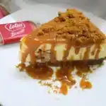 Gesalzener Butter-Karamell-Snickers-Spekulatius-Käsekuchen