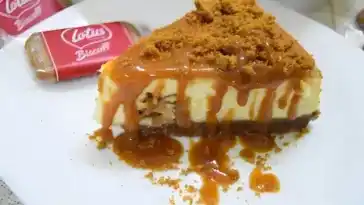 Gesalzener Butter-Karamell-Snickers-Spekulatius-Käsekuchen
