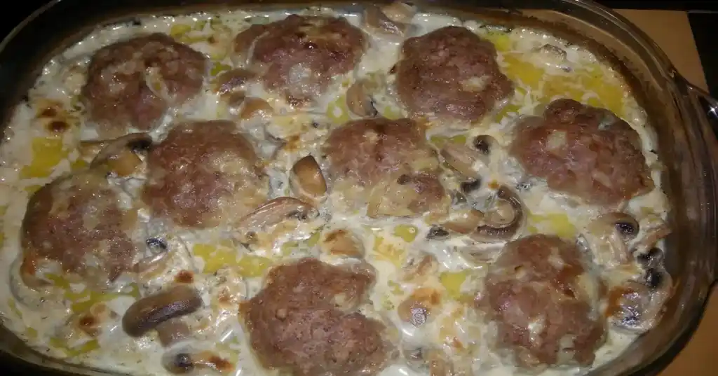 Frikadellen in Champignon-Sahne-Sauce