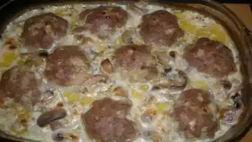 Frikadellen in Champignon-Sahne-Sauce