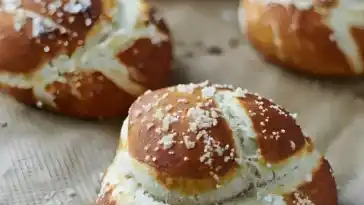 Frische Laugenbrötchen