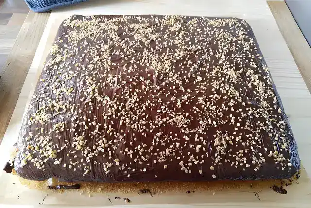 Saftiger Nuss-Joghurt-Blechkuchen
