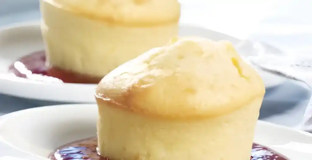 Schmandmuffins mit Himbeerspiegel