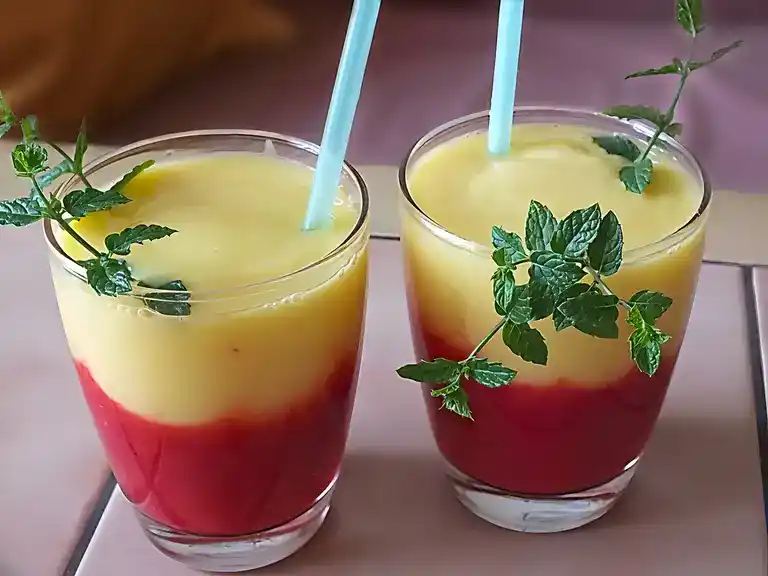 Ein Zweifarbiger Sommersmoothie