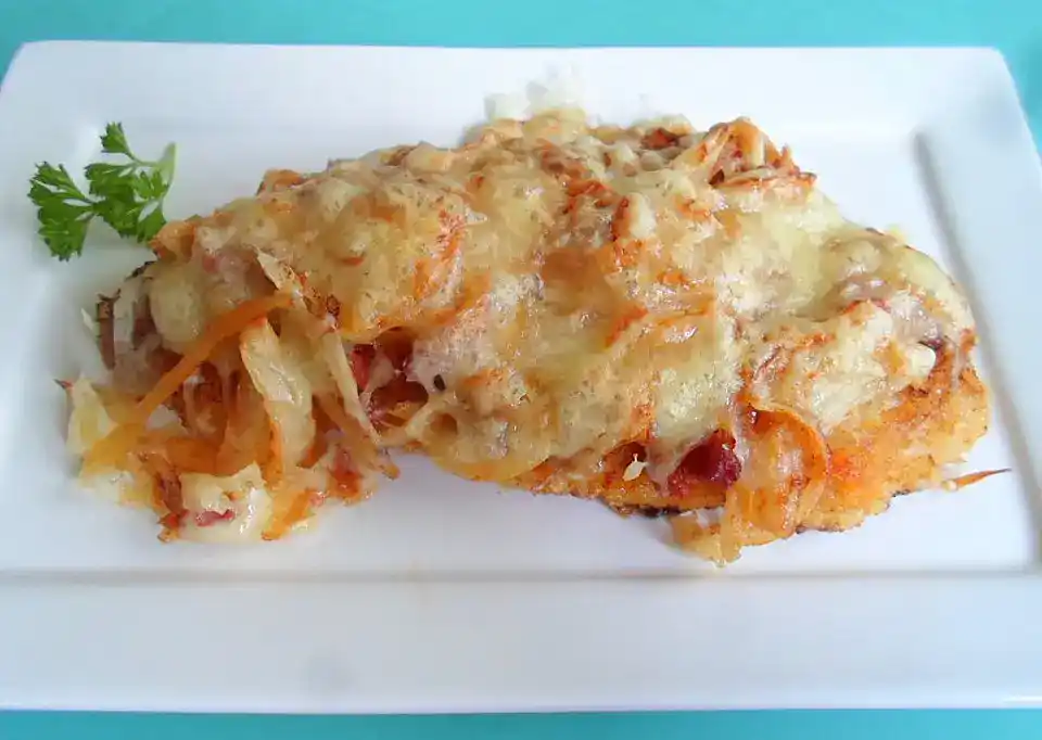 Überbackene Schweineschnitzel aus dem Backofen
