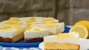 Zitronenkuchen mit Sauerrahm