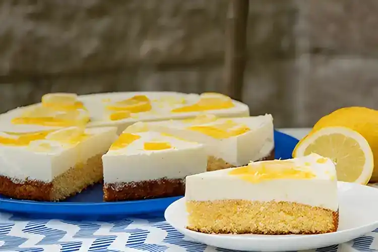 Zitronenkuchen mit Sauerrahm