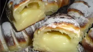 Brioches mit Konditorcreme und Mandeln